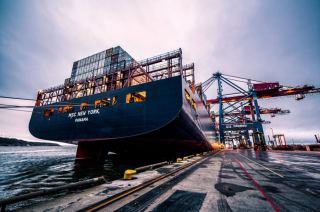 2022年中国远洋运输行业货物运输量、船舶数量、净载重量及载客量分析