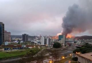 台湾地区“中油”公司桃园炼油厂29日清晨发生火灾暂无伤亡