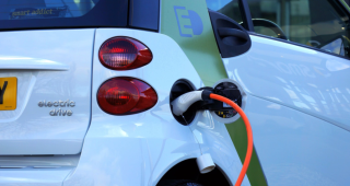 新能源汽车产销同比高增 2022年新能源乘用车销量将达到560万辆