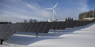 加强绿色能源合作  鼓励太阳能发电、风电等新能源企业“走出去”