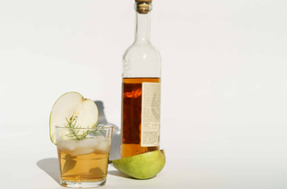 我国养生酒行业发展驱动因素与市场竞争分析:风口下酒企纷纷入局该赛道