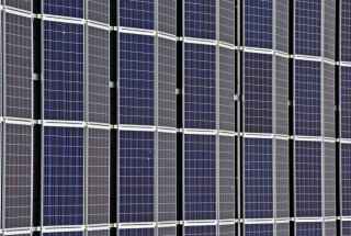 我国太阳能电池行业发展现状：供给及需求量增长迅速 装机量逐年增加