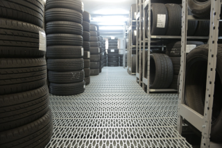 子午轮胎行业：头部主要为米其林、普利司通等国际企业  本土企业主要处中尾部