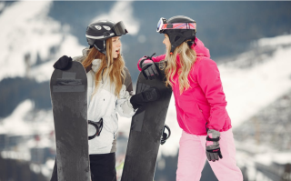 冰雪里的“大生意” 我國滑雪服行業消費空間廣闊 國潮品牌路道阻且長