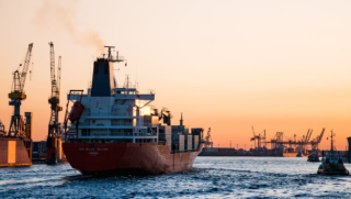 2022年我国沿海省际运输干散货船共计2427艘 较2021年吨位增幅6.5%