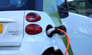 我国新能源汽车充电设施行业：“双引擎”下市场潜力不断释放 未来具有广阔成长空间