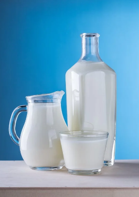 我国原料奶行业产业链分析：中游供给不足 未来两年该缺口将继续扩大