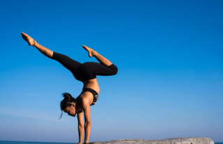 瑜伽健身人群加速滲透帶來瑜伽褲強勁消費需求 行業市場規模超1500百萬美元