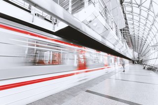 2023年10月我国铁路运输统计:货运量同比增长5.1% 旅客发送量同比增长195.6%